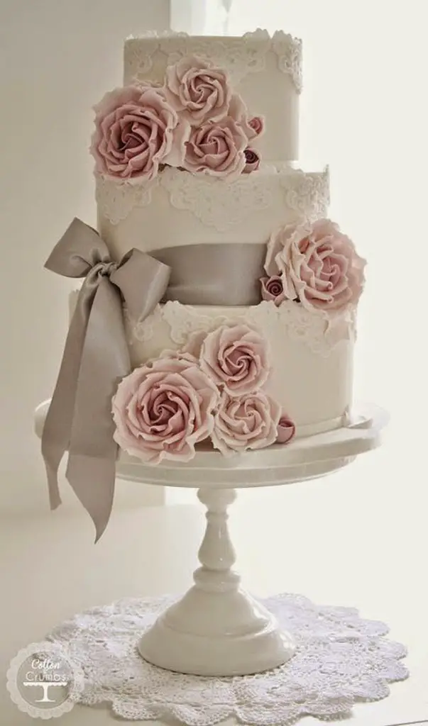 Lace designs for wedding cakes