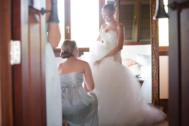 Bride getting ready - Noble Photography