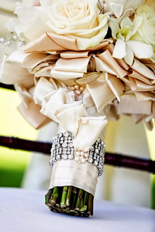 How to ribbon and bouquet holder 