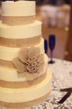 wedding cake burlap