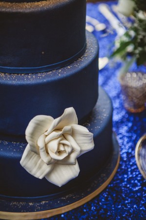 bBlue and Gold Wedding Cake