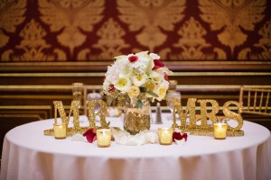 Gold glitter wedding details - Anna Schmidt Photography