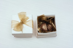 Wedding favors french macaroons - Will Pursell Photography