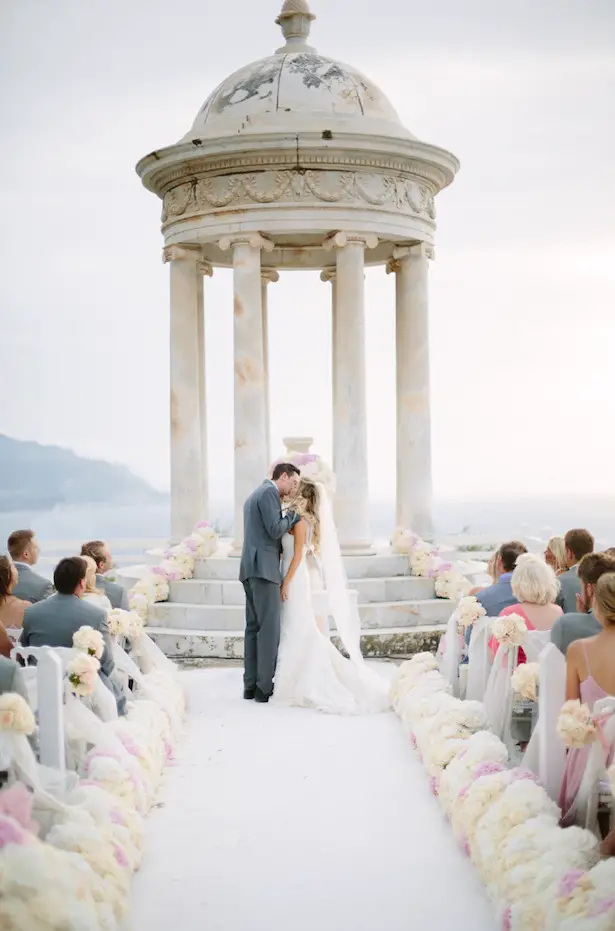 12 Gorgeous Wedding Ceremony Decor Ideas - Belle The Magazine