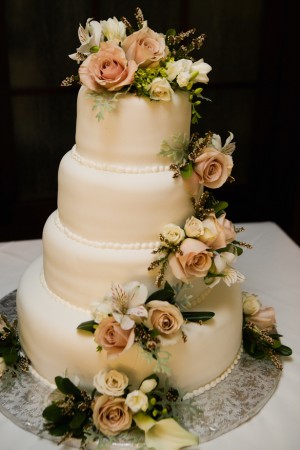 Classic and Elegant Wedding Cake - Matthew J. Wagner Fine Photography