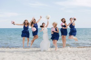 Fun wedding photo idea - Nicole Lopez Photography