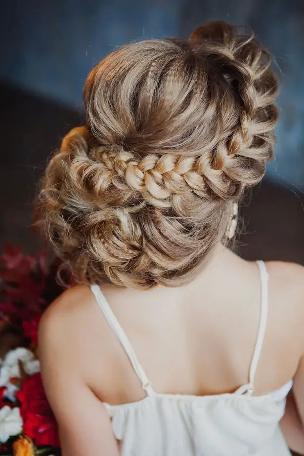 Beautiful Bridal Updos for your Summer Wedding - Belle The 