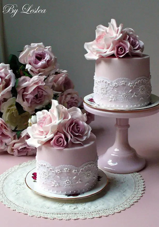 Wedding Mini-Cakes with Sugar Flowers