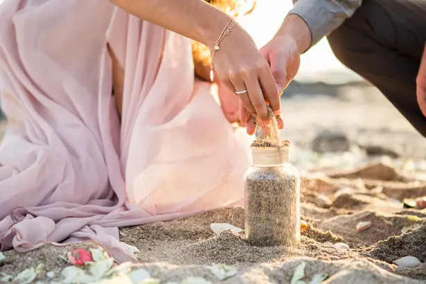 Beach wedding picture - Madison Baltodano Photography