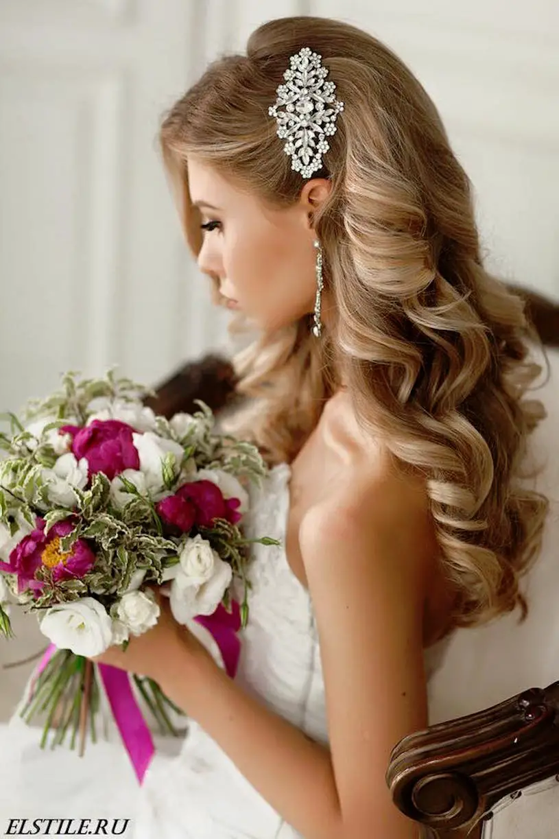 Floral Fiesta: 13 Types of Flowers For Your Bridal Hairstyle | Bridal bun,  Indian wedding hairstyles, Indian bridal hairstyles