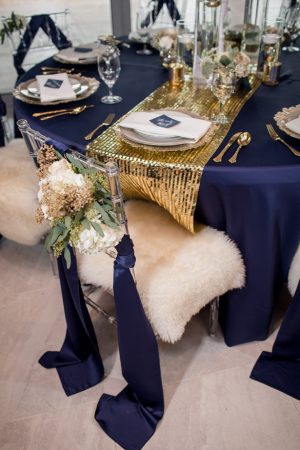 Blue wedding table - Stacy Anderson Photography