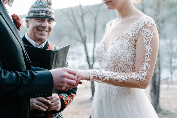 Winter wedding ceremony - Luv Lens