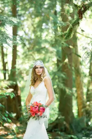 Forest bridal photo - L'Estelle Photography