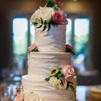 Floral wedding cake - Clane Gessel Photography