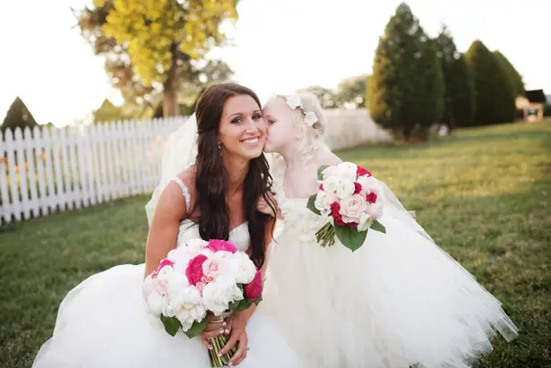 Bride and flower girl bouquets - Justin Wright Photography