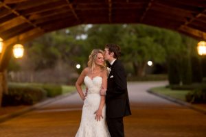 Beautiful wedding kiss - Life's Highlights