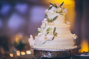 Elegant wedding cake - Kane and Social