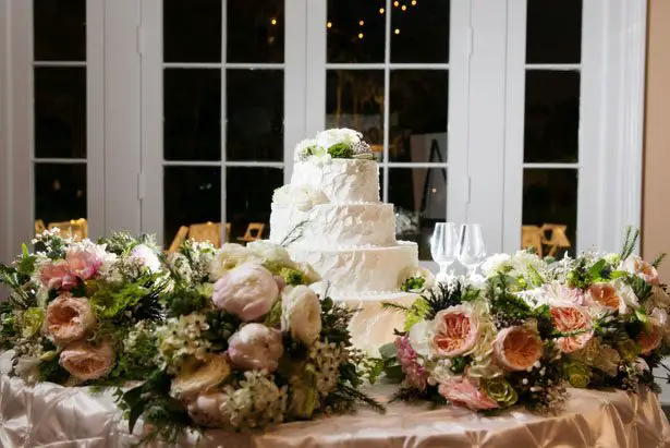 White wedding cake - Arte De Vie