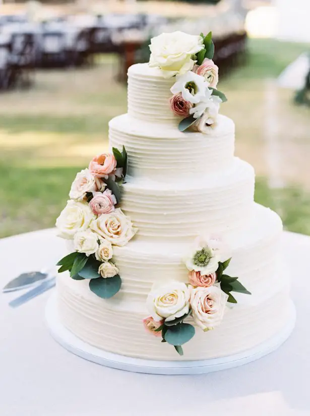  Romantic  Floral Wedding  Cakes  Belle The Magazine