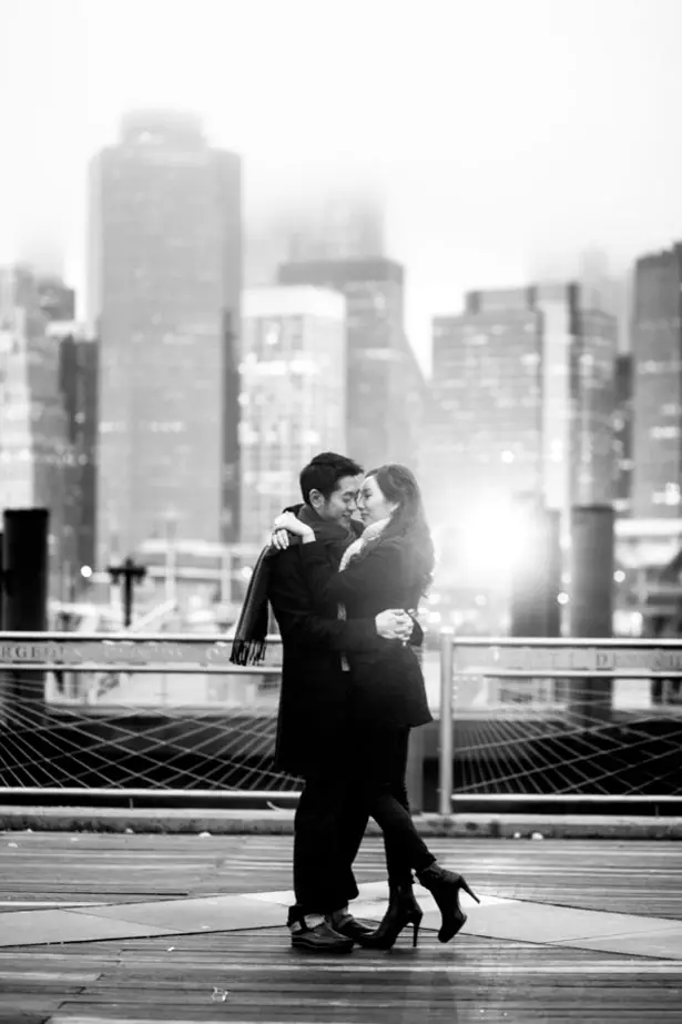 Black and white engagement picture ideas - BOM PHOTOGRAPHY