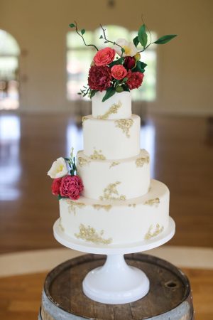 Elegant wedding cake - Sarah Goodwin Photography
