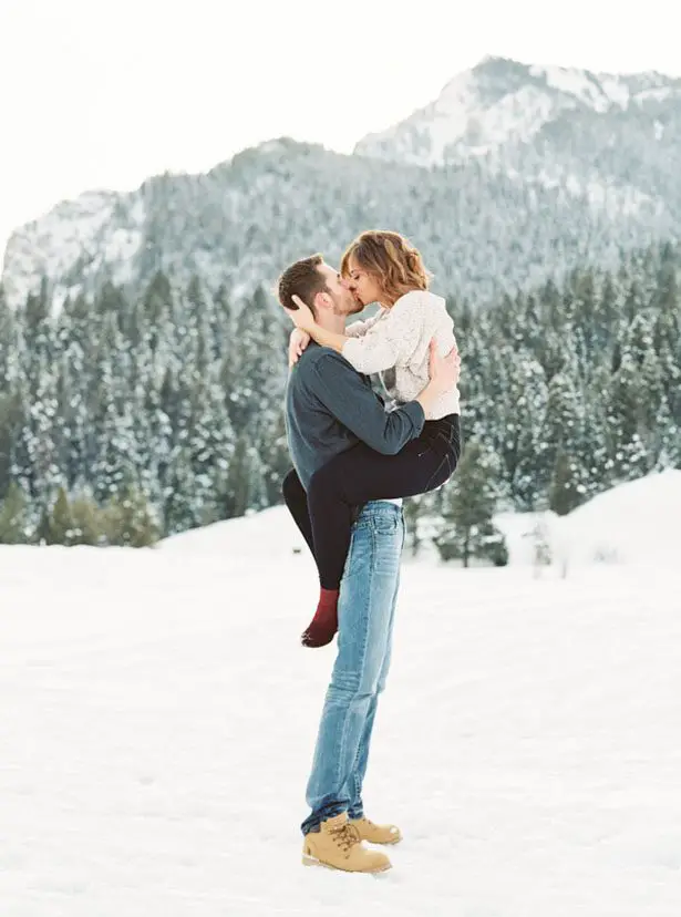 Inspiring winter engagement photo - Mallory Renee Photography