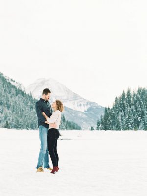 Mountain engagement photos - Mallory Renee Photography