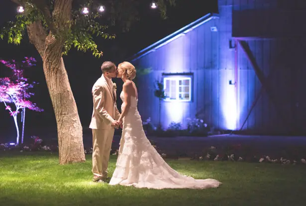 Outdoor bride and groom photo - Studio De Jonge