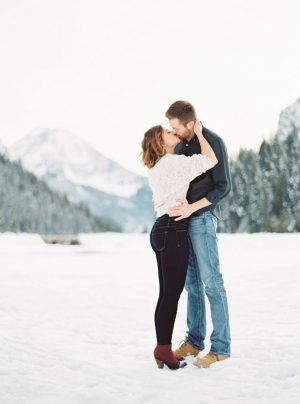 Outdoor engagement picture ideas - Mallory Renee Photography