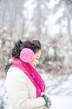 Beautiful winter engagement photo - L'Estelle Photography