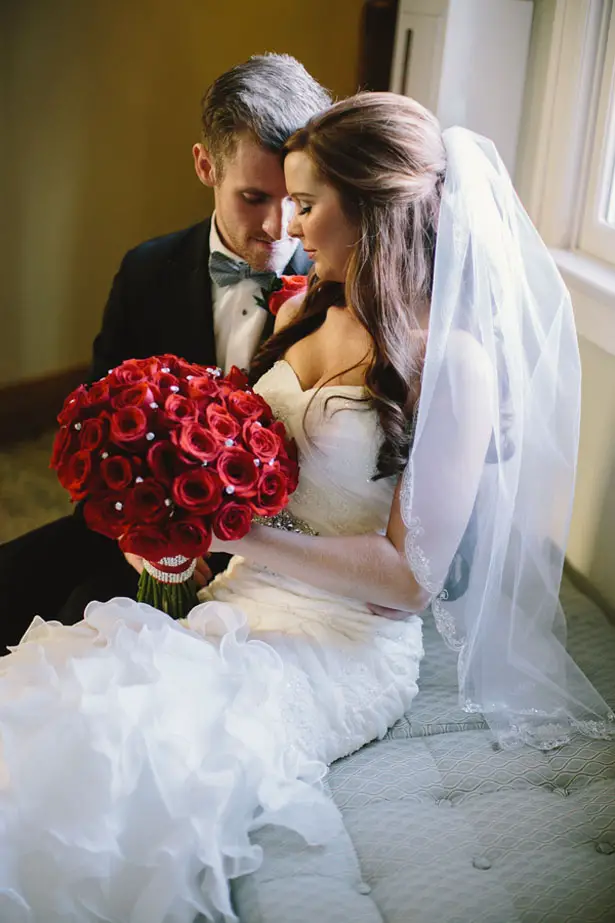 Black Tie Wedding with Sophisticated Red Details - Belle The Magazine