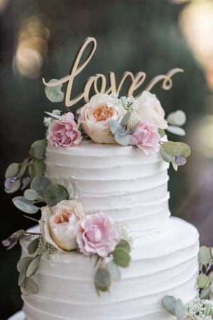 Beautiful wedding cake - William Innes Photography