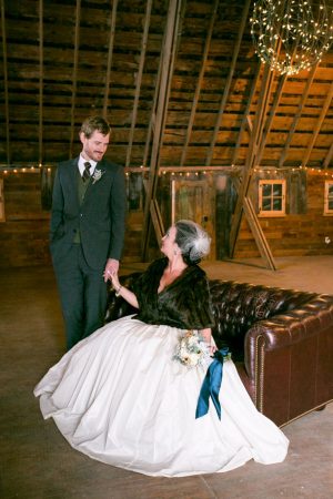 Bride and groom photo ideas - Erin Johnson Photography