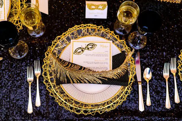 Gold feather table details - Kirth Bobb Photography