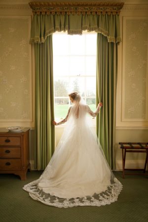 Long wedding veil - Cameo Photography