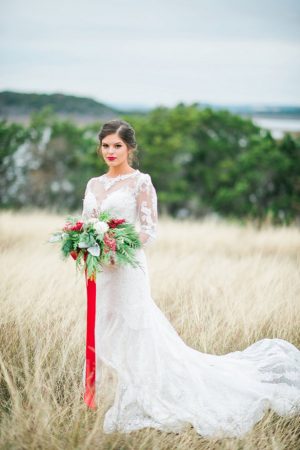 Outdoor bridal picture - Dani Cowan Photography