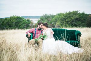 Outdoor wedding picture - Dani Cowan Photography