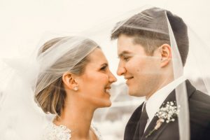 Bride and groom picture ideas - Melissa Avey Photography
