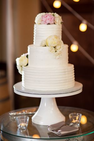 Elegant wedding cake - Three16 Photography