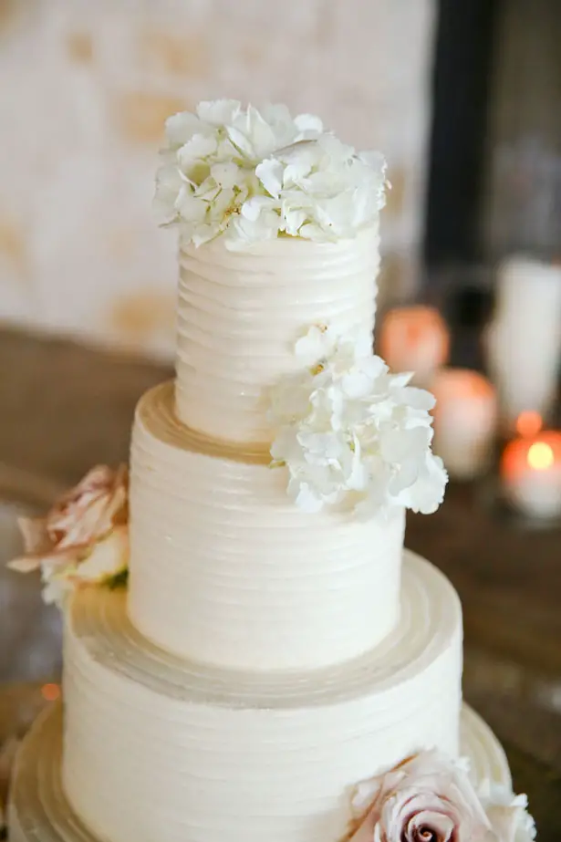 Floral wedding cake - HydeParkPhoto