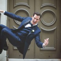 Fun groom photo ideas - Mark Eric Weddings