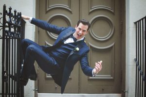 Fun groom photo ideas - Mark Eric Weddings