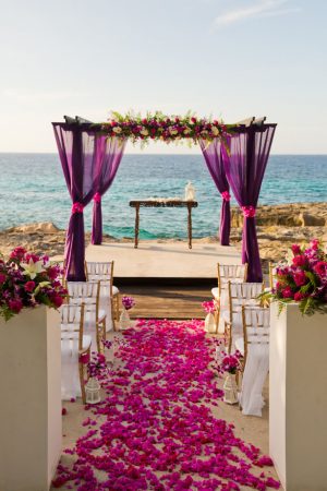 Gorgeous wedding aisle decor - Manuela Stefan Photography