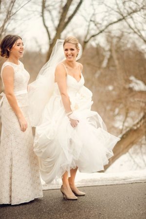 Outdoor bridal picture ideas - Melissa Avey Photography