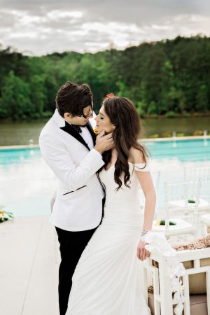 Romantic bride and groom picture idea - Andie Freeman Photography