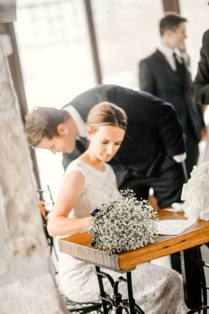 Wedding ceremony pictures - Melissa Avey Photography
