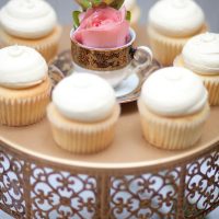 Wedding cupcakes - Claudia McDade Photography