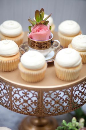 Wedding cupcakes - Claudia McDade Photography