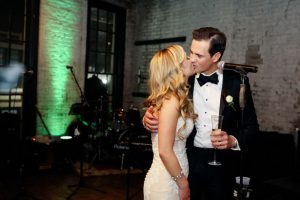 Wedding kiss - Mark Eric Weddings