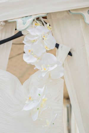 White wedding flowers - Andie Freeman Photography